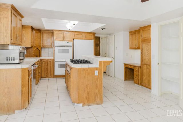 10506 Trophy Court, Bakersfield, CA 93312