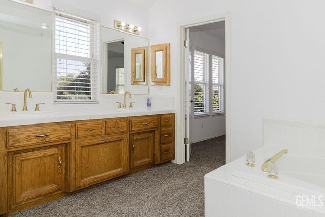 10506 Trophy Court, Bakersfield, CA 93312