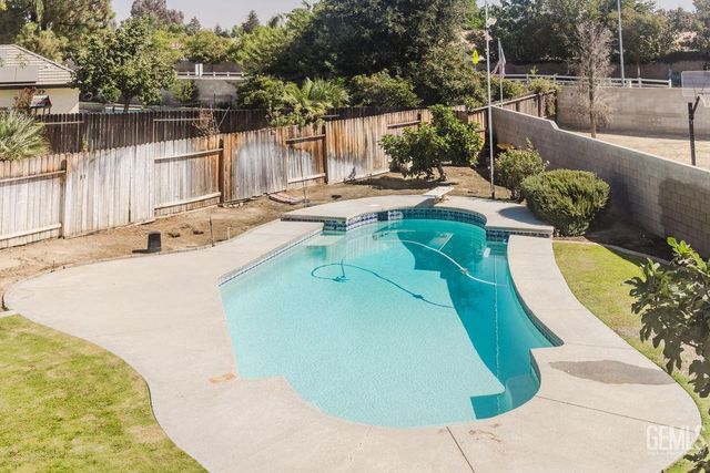 10506 Trophy Court, Bakersfield, CA 93312