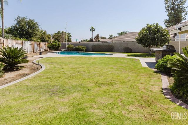 10506 Trophy Court, Bakersfield, CA 93312