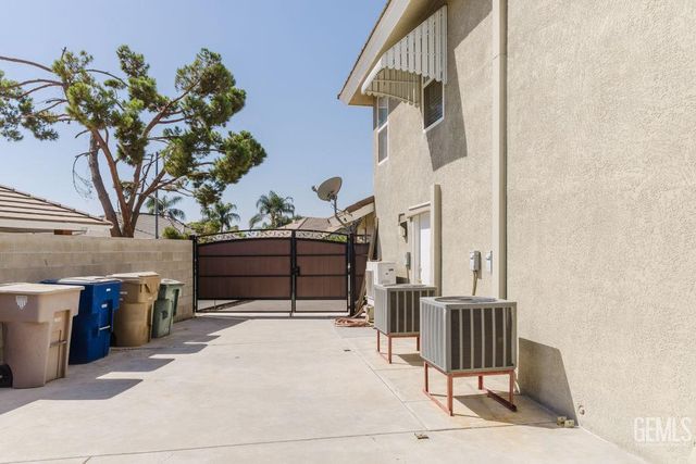 10506 Trophy Court, Bakersfield, CA 93312