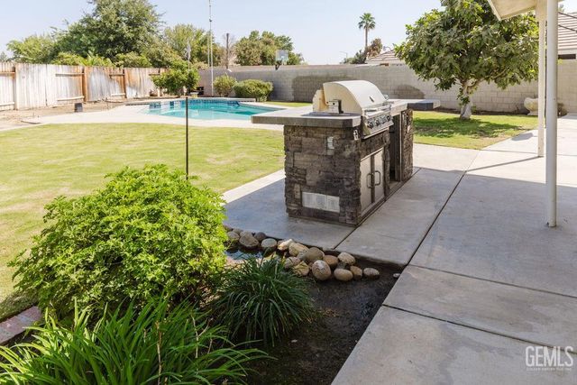 10506 Trophy Court, Bakersfield, CA 93312