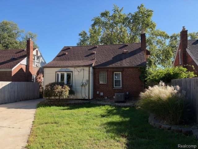 1586 Moran Avenue, Lincoln Park, MI 48146