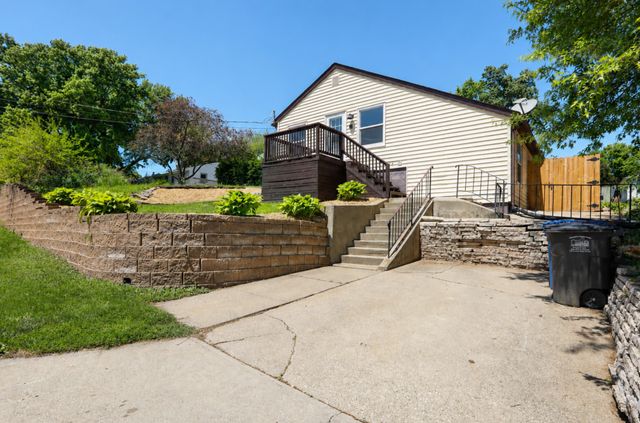 1143 Rittenhouse Street, Des Moines, IA 50315