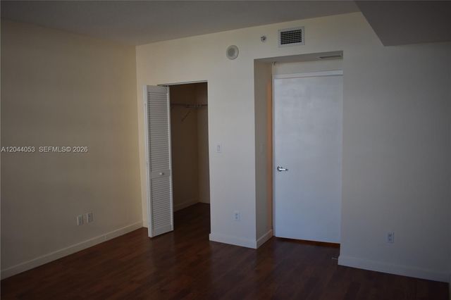 325 S Biscayne Blvd 3616, Miami, FL 33131