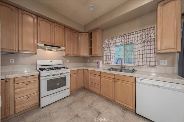 10401 Point Lakeview Road, Kelseyville, CA 95451