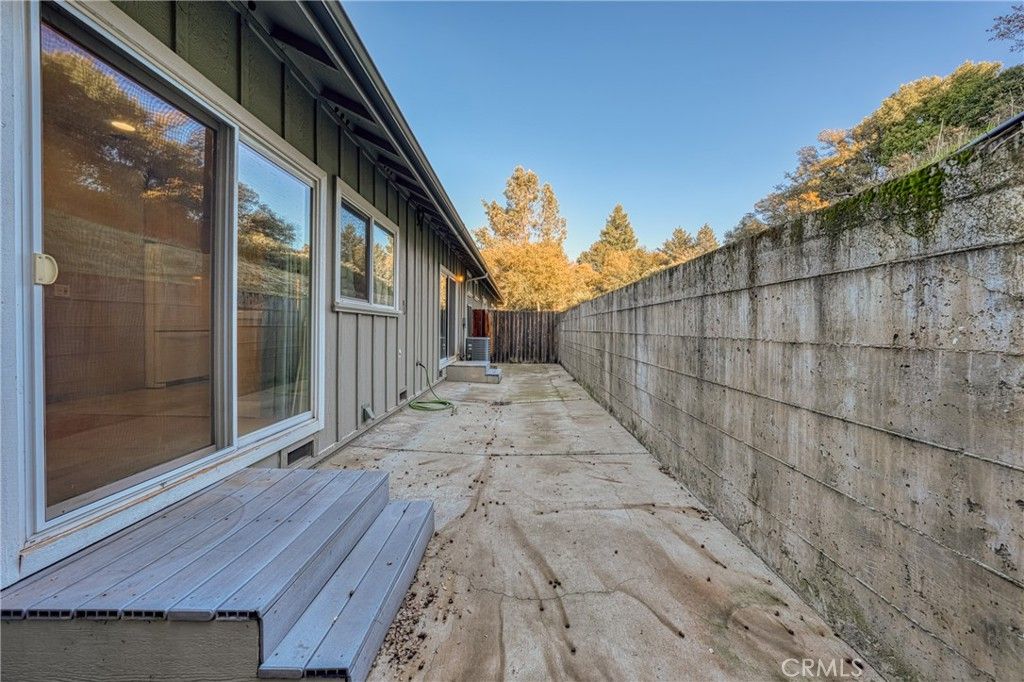 Image 18 of property listing at 10401 Point Lakeview Road, Kelseyville, CA 95451