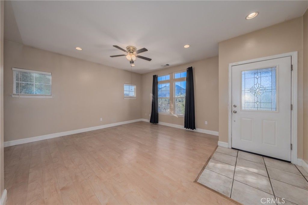 Image 6 of property listing at 10401 Point Lakeview Road, Kelseyville, CA 95451
