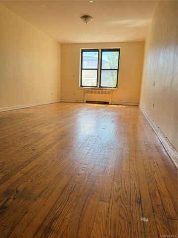 14737 Roosevelt Avenue 2B, Flushing, NY 11354