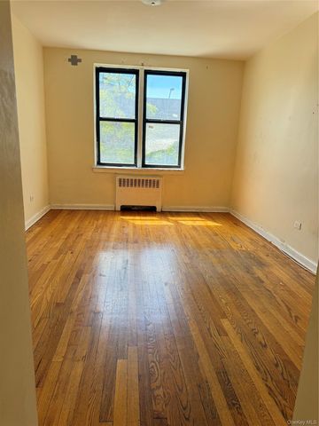 14737 Roosevelt Avenue 2B, Flushing, NY 11354
