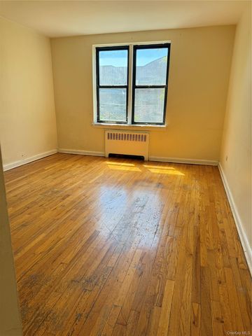 14737 Roosevelt Avenue 2B, Flushing, NY 11354