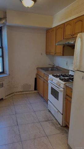 14737 Roosevelt Avenue 2B, Flushing, NY 11354