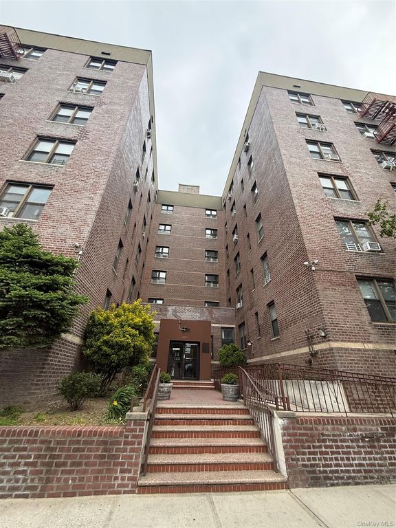 14737 Roosevelt Avenue 2B, Flushing, NY 11354