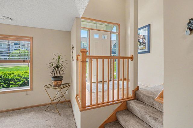 15555 Eagles Nest Way 705, Apple Valley, MN 55124