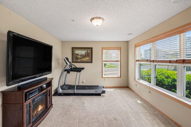 15555 Eagles Nest Way 705, Apple Valley, MN 55124
