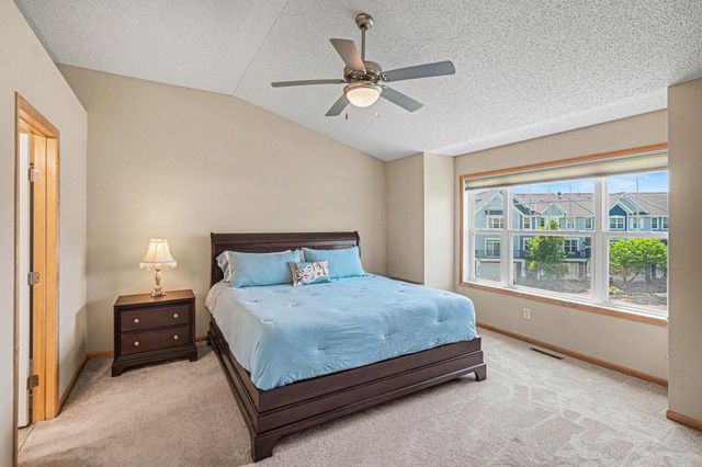 15555 Eagles Nest Way 705, Apple Valley, MN 55124