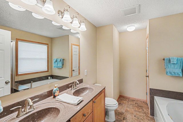 15555 Eagles Nest Way 705, Apple Valley, MN 55124