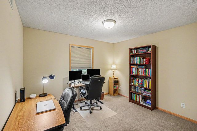 15555 Eagles Nest Way 705, Apple Valley, MN 55124