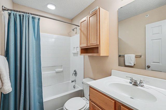 15555 Eagles Nest Way 705, Apple Valley, MN 55124