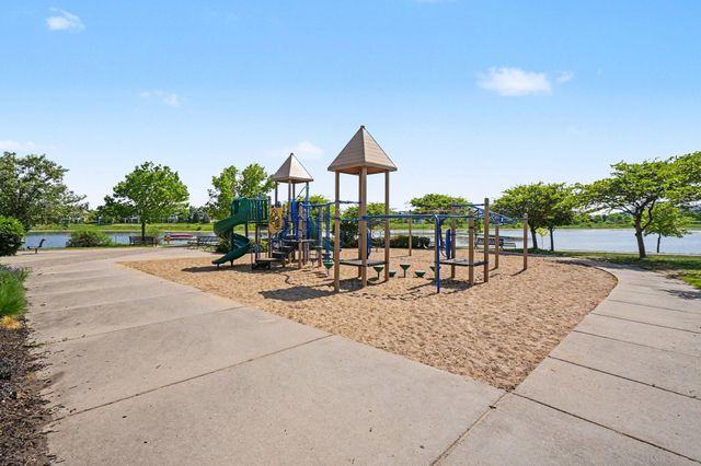 15555 Eagles Nest Way 705, Apple Valley, MN 55124