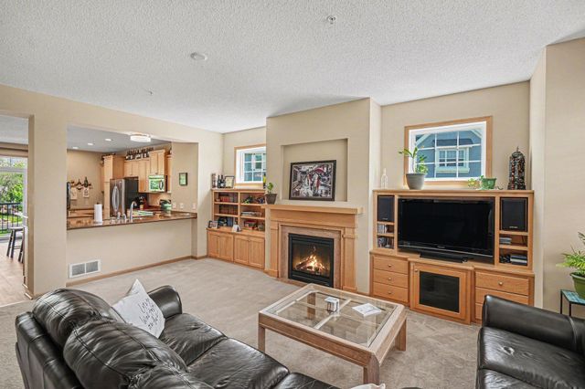 15555 Eagles Nest Way 705, Apple Valley, MN 55124