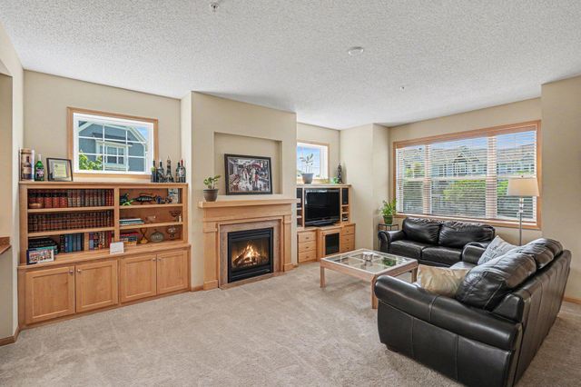 15555 Eagles Nest Way 705, Apple Valley, MN 55124