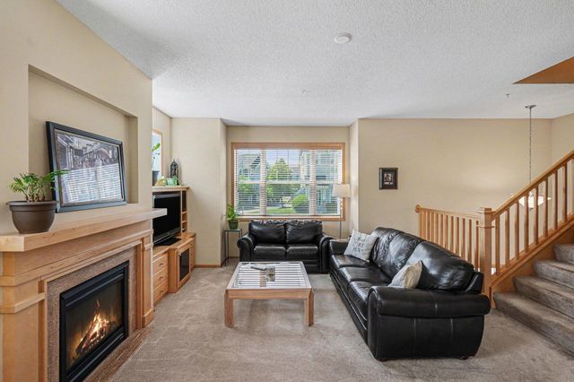 15555 Eagles Nest Way 705, Apple Valley, MN 55124
