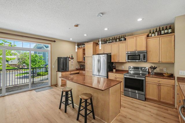 15555 Eagles Nest Way 705, Apple Valley, MN 55124