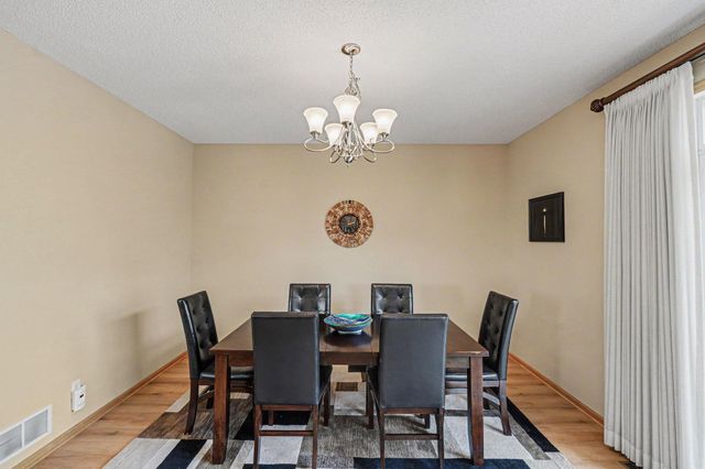 15555 Eagles Nest Way 705, Apple Valley, MN 55124