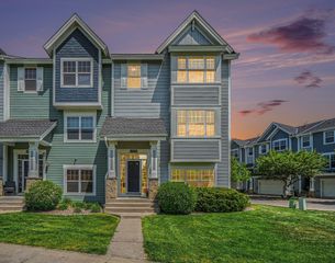15555 Eagles Nest Way 705, Apple Valley, MN 55124
