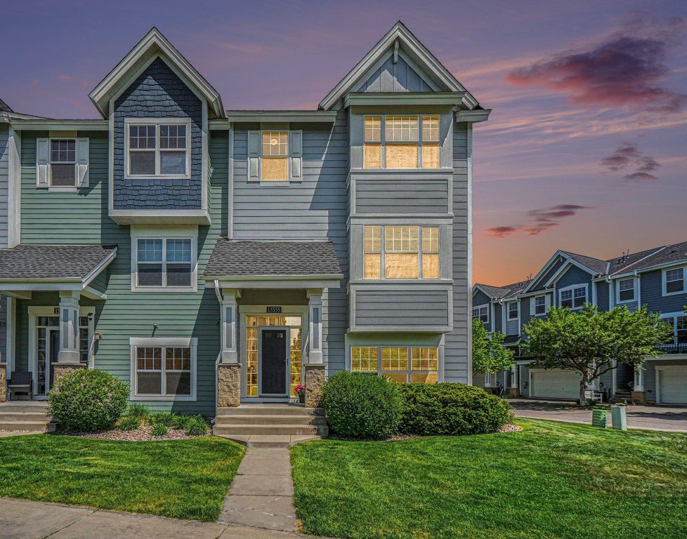 15555 Eagles Nest Way 705, Apple Valley, MN 55124
