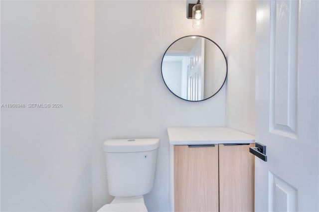 40 SE 3rd Ter, Dania Beach, FL 33004