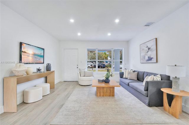 40 SE 3rd Ter, Dania Beach, FL 33004