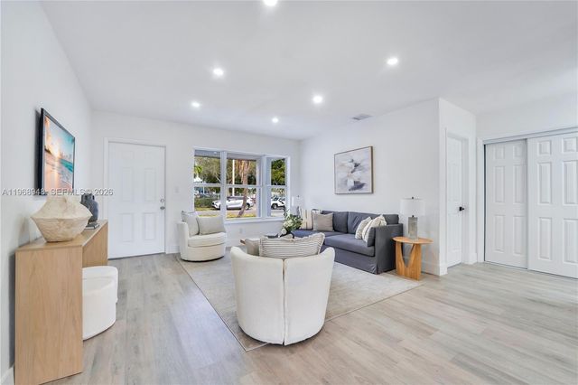 40 SE 3rd Ter, Dania Beach, FL 33004