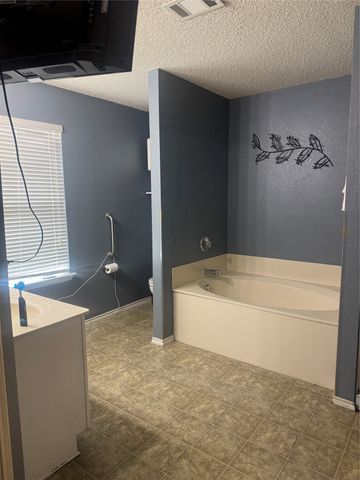 344 Allenwood Drive, Fort Worth, TX 76134