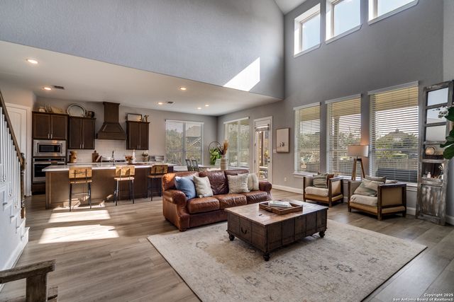 121 Stablewood Ct, Boerne, TX 78006