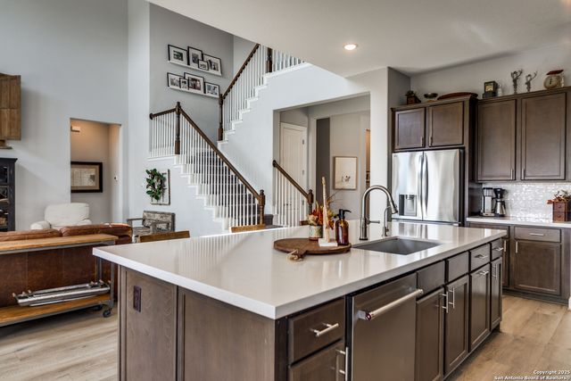 121 Stablewood Ct, Boerne, TX 78006