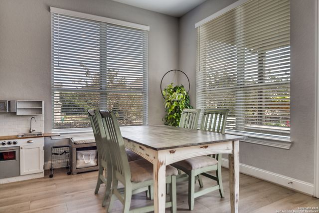 121 Stablewood Ct, Boerne, TX 78006