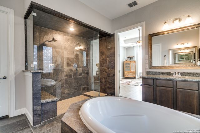 121 Stablewood Ct, Boerne, TX 78006