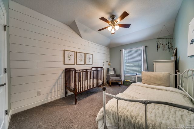 121 Stablewood Ct, Boerne, TX 78006