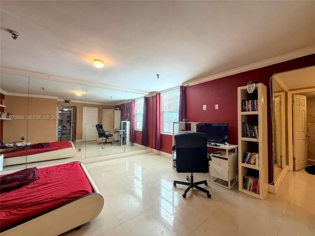 661 NE 195th St 104, Miami, FL 33179