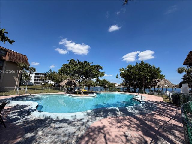 661 NE 195th St 104, Miami, FL 33179