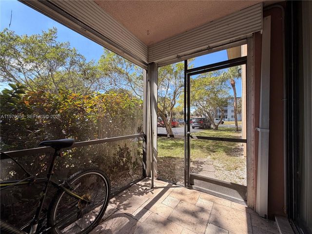 661 NE 195th St 104, Miami, FL 33179