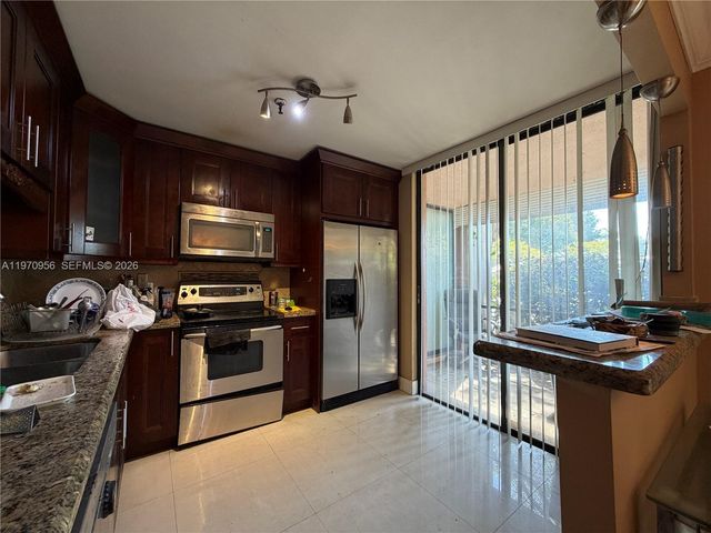 661 NE 195th St 104, Miami, FL 33179