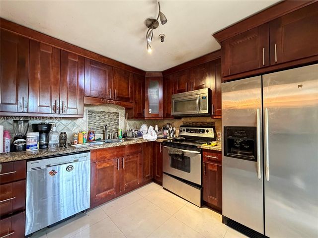 661 NE 195th St 104, Miami, FL 33179