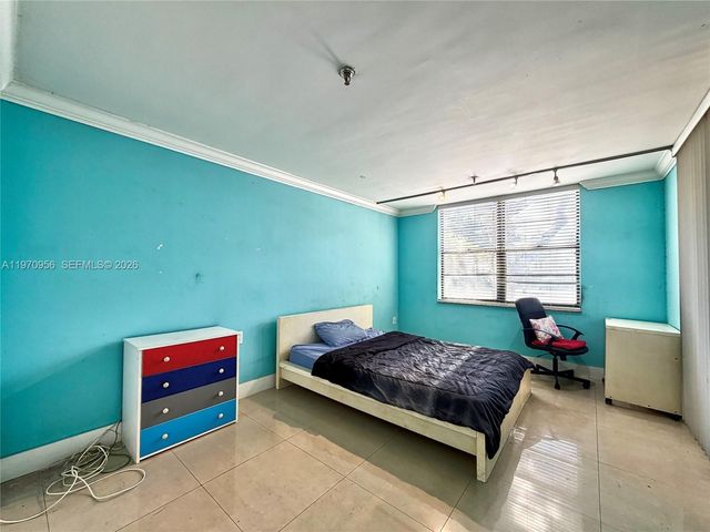 661 NE 195th St 104, Miami, FL 33179