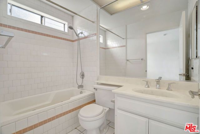 10926 Moorpark Street 13, North Hollywood (los Angeles), CA 91602