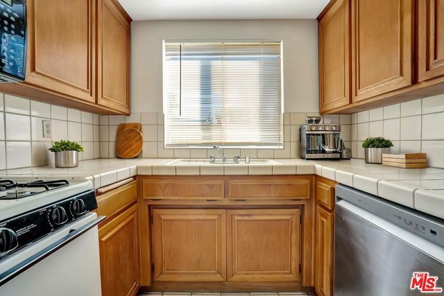 10926 Moorpark Street 13, North Hollywood (los Angeles), CA 91602