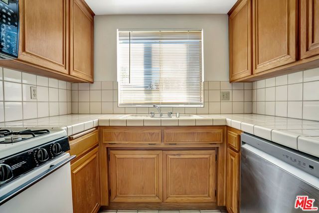 10926 Moorpark Street 13, North Hollywood (los Angeles), CA 91602