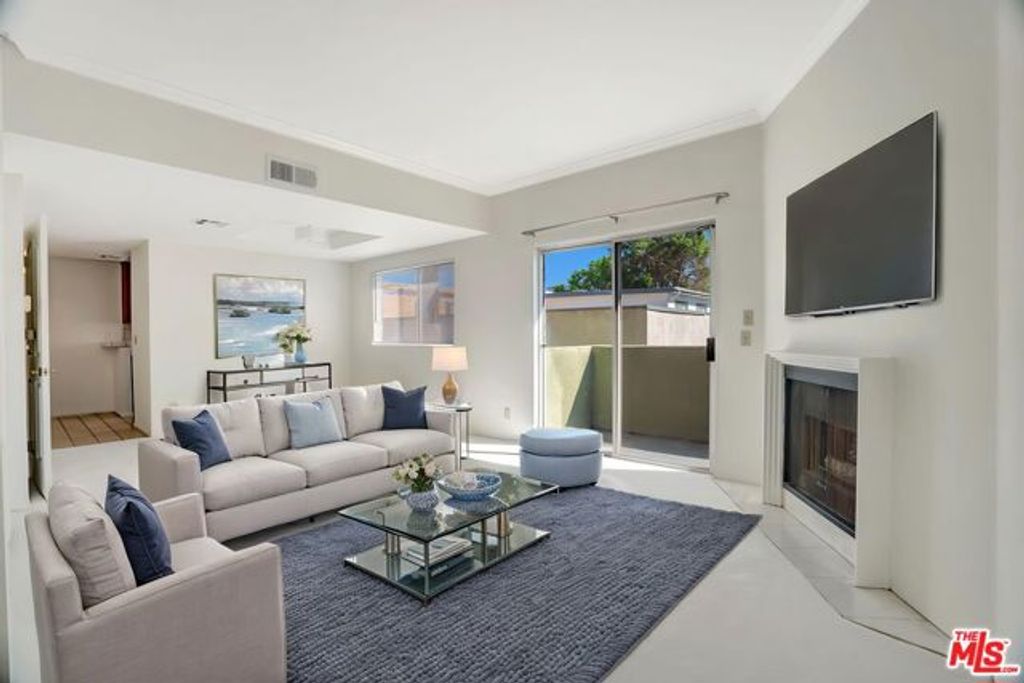 10926 Moorpark Street 13, North Hollywood (los Angeles), CA 91602